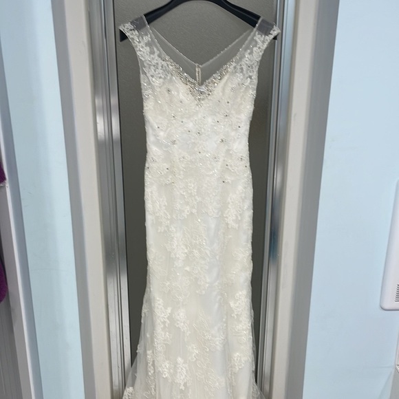 Sophia Tolli Elegant Lace Wedding Dress in Cream - Picture 8 of 14